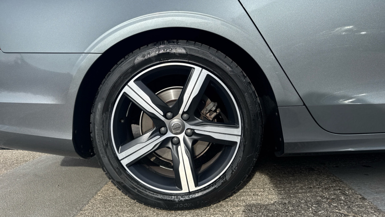 Volvo S90 2.0 D4 R DESIGN 4dr Geartronic Diesel Saloon